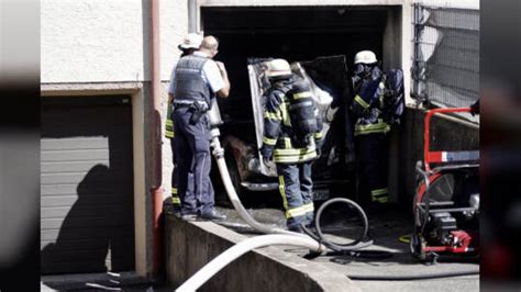 Auto Brennt In Garage In Goldschmiedeschulstra E Ab Bildergalerie