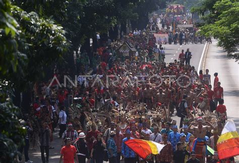 KARNAVAL BUDAYA DAYAK ANTARA Foto