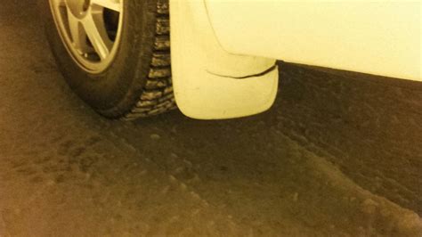 Поломались брызговики — Toyota Corolla (120), 1,5 л, 2001 года ...