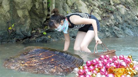 The Girl In Shorts Picked Up A Mutated River Clam And The Pearl Shone