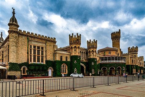 Bangalore Palace, Bangalore: Famous Royal Heritage in the Garden City ...