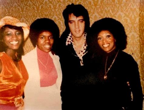 Elvis Presley With Vocal Group The Sweet Inspirations Left To Right