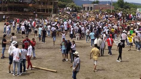 Al Menos Cuatro Muertos Por El Desplome De Una Gradería En Una Plaza De