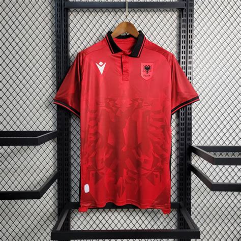 CAMISA SELEÇÃO ALBANIA I 23 24 TORCEDOR MACRON MASCULINA VERMELHO