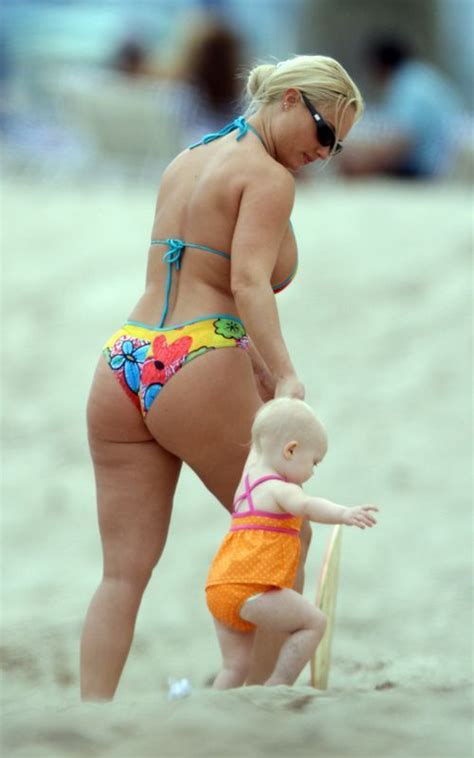 Coco In Bikini At The Beach 7 Pics Izismile