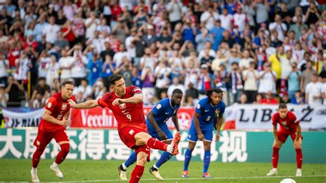 Burza po bramce Lewandowskiego Ten styl Polak rozwijał latami