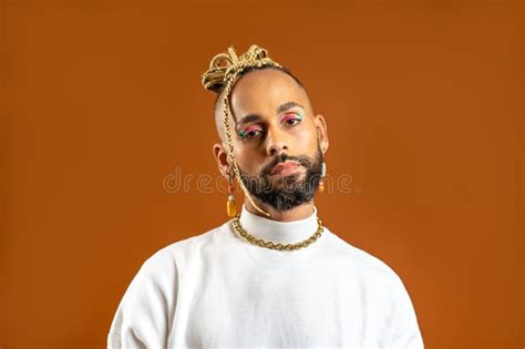 Gay Negro Con Maquillaje Brillante Foto de archivo Imagen de cosmético negro 270533962