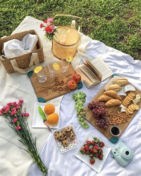 Picnic Aesthetics Picnic Date Food Picnic Foods Picnic Food