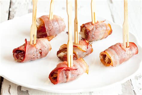 Devils on horseback (stuffed dates wrapped in bacon) | Ohmydish