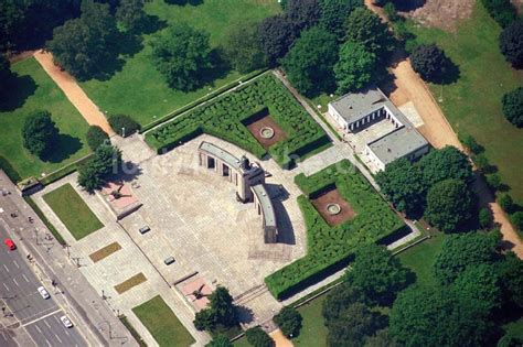 Berlin Tiergarten Aus Der Vogelperspektive Sowjet Ehrenmal Im