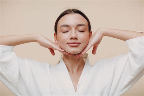 Yoga du visage la méthode naturelle pour un visage rajeunit