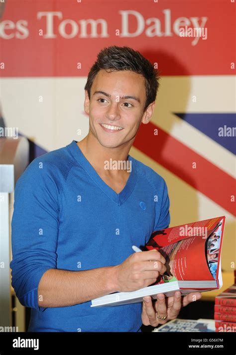 Plongeur Olympique Tom Daley Lors Du Lancement De Son Autobiographie