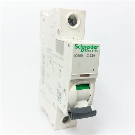 Schneider Electric 32A Type C Single Pole MCB C32 IC60H Light And