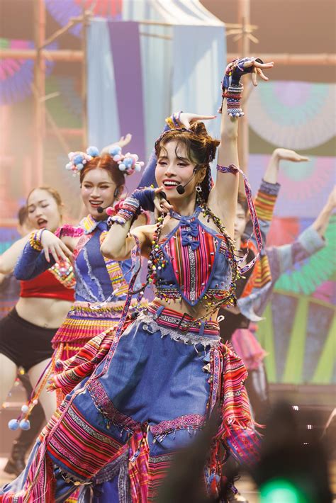 Ca N Ng Gi U B C Nh T Vi T Nam U N M Th D Ng V I Bikini Khoe H Nh Th N Ng G I Con Ng