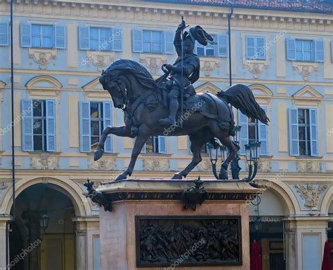 Tur N Italia De Octubre De El Monumento A Emanuele Filiberto