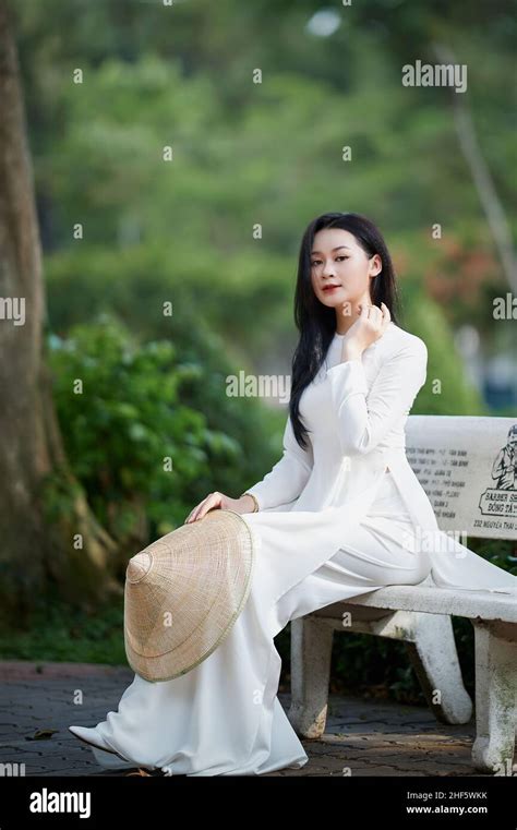 Ho Chi Minh City Vietnam Portrait Women In White Ao Dai Vietnam The