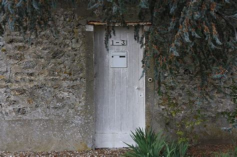 Domaine de Brouëssy à Magny les Hameaux PA78000024 Monumentum