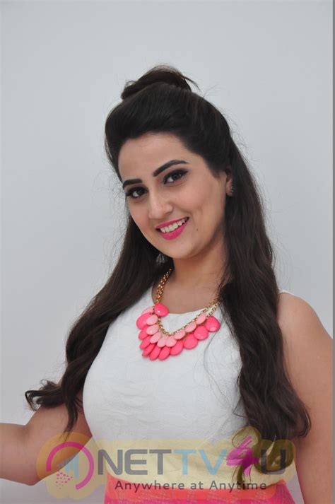 Telugu Anchor Manjusha New Gorgeous Photos Galleries Hd Images