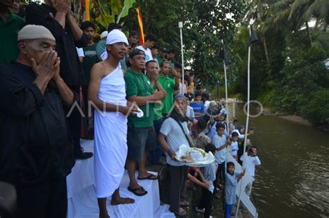 prosesi awal tabuik  pariaman antara foto