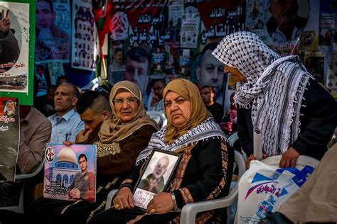 1000 Palestinians In Israeli Jails Go On Hunger Strike