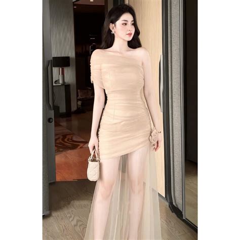 Đầm dự tiệc body trễ vai phối tùng lưới kèm tag hoa màu nude đen sang trọng size S M L D