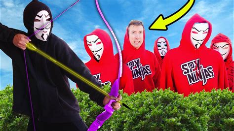 I M Hunted In Extreme Hide Seek One Color Challenge Youtube