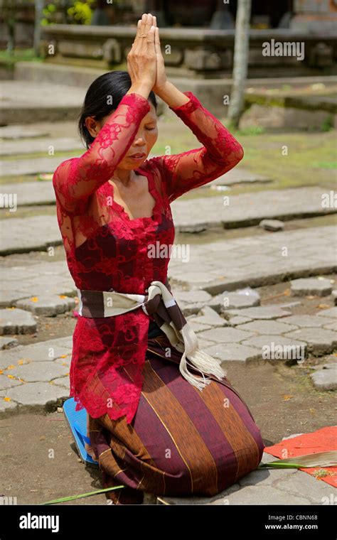 Hindu Girl Prayer Hi Res Stock Photography And Images Alamy