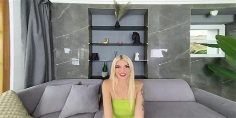 Blonde Casting VR