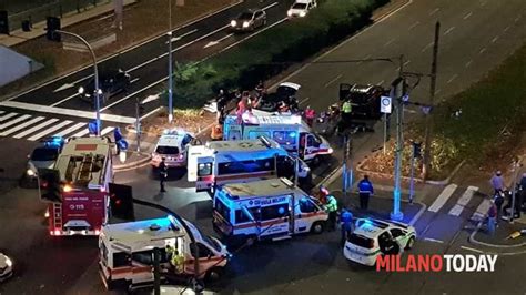 Suv Si Ribalta Pi Volte In Viale Fulvio Testi Nell Incidente Morto