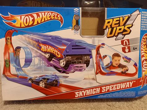 Tor z pętlą Mattel Hot wheels Sky High speedway Wronki OLX pl