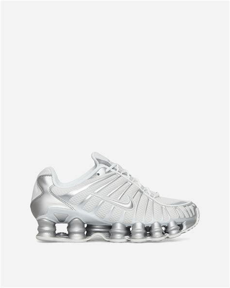 Nike Wmns Shox Tl Sneakers Platinum Tint / Metallic Silver in White | Lyst