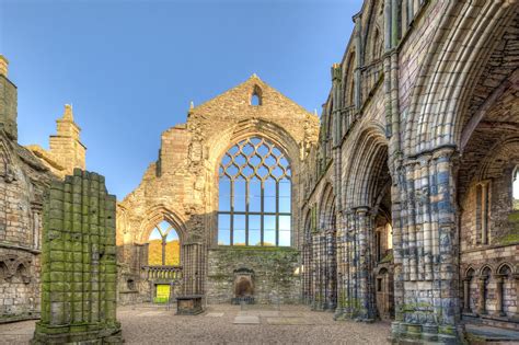 Palace of Holyroodhouse in Edinburgh - The British monarch’s official ...