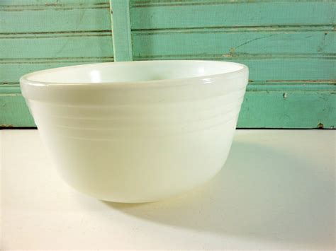 Large Vintage Pyrex Hamilton Beach White Mixing Bowl