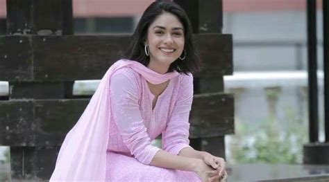 Mrunal Thakur to share screen space with Shahid Kapoor in Jersey remake ...