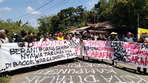 Warga Banyakan Demonstrasi Tolak Rencana Pembangunan Pabrik Pengolahan