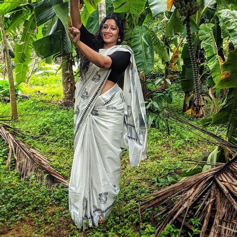 Onam Special Gorgeous Kerala Women Saree Photo Collection