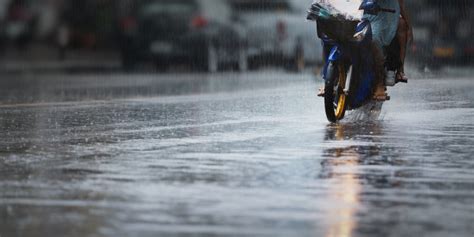 中央气象台继续发布暴雨橙色预警 长江中下游强降雨持续