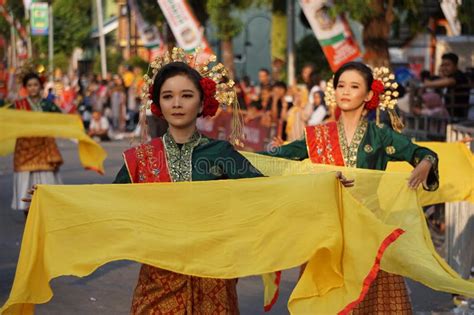 Lancang Kuning Dance From Riau At Ben Carnival Editorial Photography