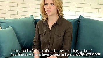 Dedos ardientes de estrecharon el coño hasta que ella se bajó XVIDEOS