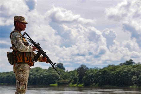 El Presidente Del Consejo De Ministros Y El Ministro De Defensa