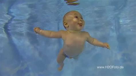 Babyschwimmen Unterwasserfotos Im Babyschwimmkurs Youtube