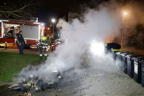 Feuerwehreinsatz In Chemnitz Container Stehen In Brand