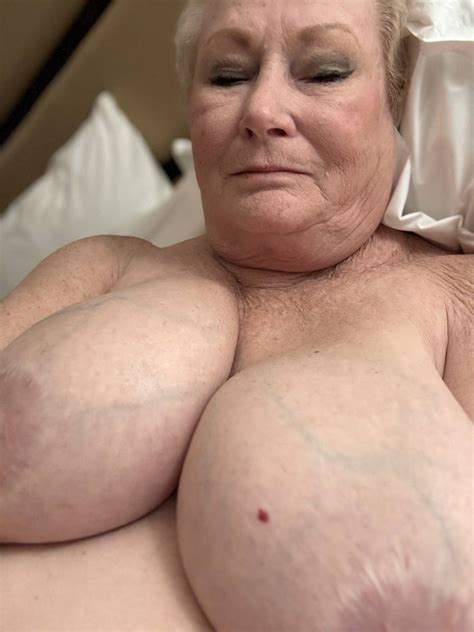 This Is What A 72yo Naked Lady Looks Like While Sleeping Reddxxx