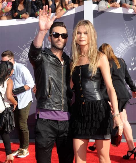 Photo Adam Levine Et Sa Femme Behati Prinsloo C R Monie Des Mtv