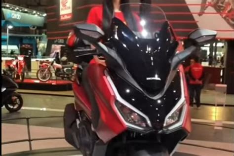 Honda Forza Siap Mengaspal Di Indonesia Skuter Maxi Irit Dengan