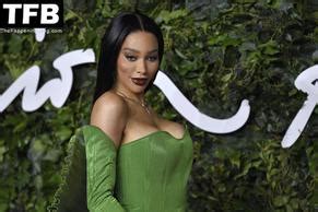 MUNROE BERGDORF Nude AZNude