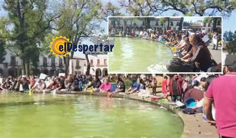 Protesta Se Ponen A Lavar La Ropa En La Fuente Ante Falta De Agua En