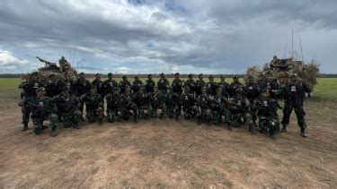 Bersama Tuhan Menyerbu Dari Langit Pasukan Elite Kostrad Tni