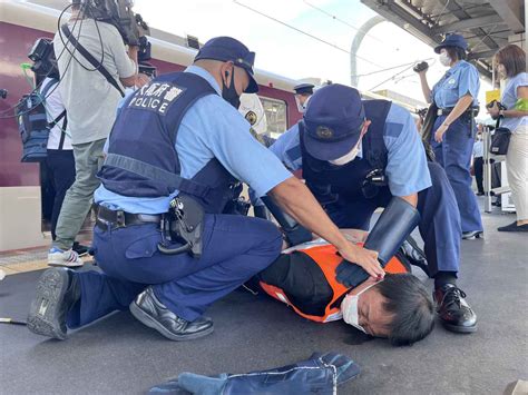 電車内での凶行防ぐ 走行中の電車で訓練 大阪府警と近鉄 産経ニュース