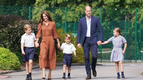 George Charlotte E Louis Il Primo Giorno Di Scuola A Windsor Le Foto